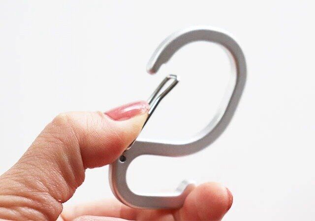 ダイソーのアルミS字フック（ストッパー付、7cm）1
