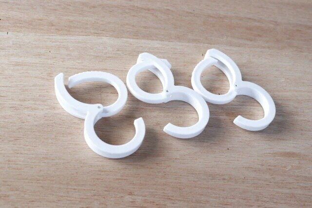 ダイソーのしっかりとまるS字フック1