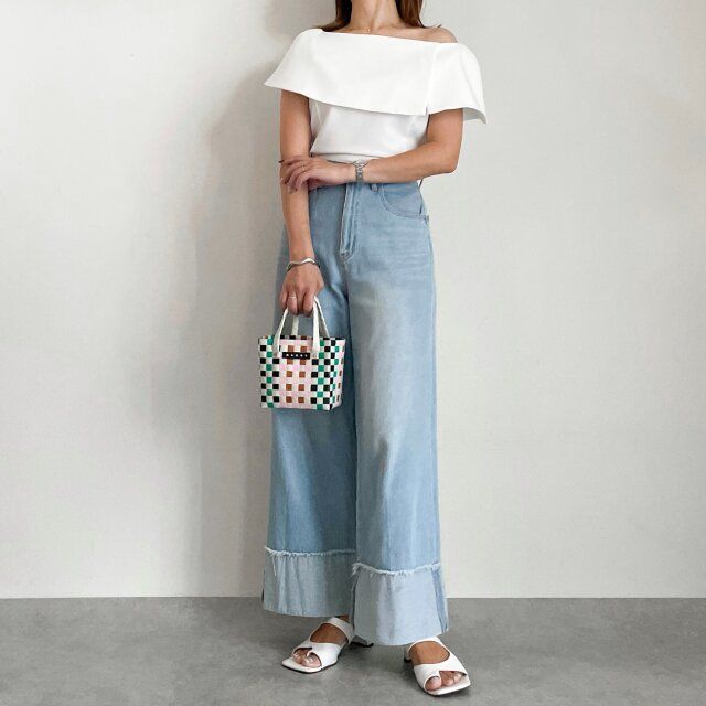 【Style1】定番デニムコーデも大人な女性らしさをプラス