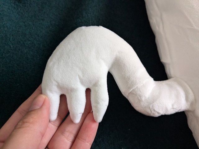 おばけの大きなクッション ふわふわ感（手で押した質感）