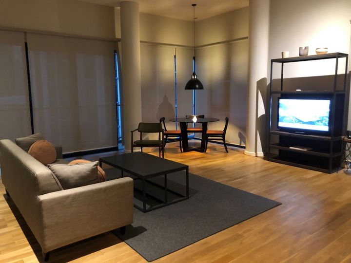 クアラルンプールの都心部でもかなり広めの物件。1ベッドルームながらもちろんフルキッチンで、電子レンジやオーブン、冷蔵庫も大きい。あこがれの生活