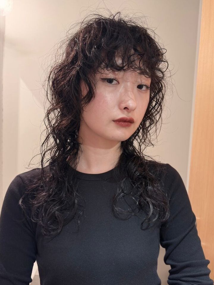 30代ヘアスタイル、スパイラルロング、nanuk