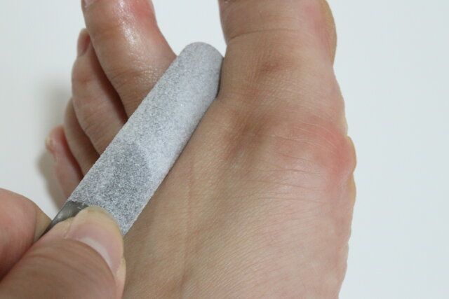 セリア ポイント用ソフト角質やすり 使用例 ポイント使い 指の間