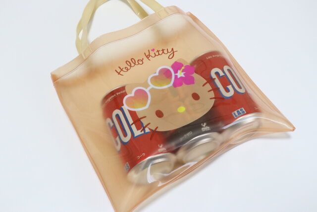 ダイソー ハローキティ PVCトートバッグ 缶ジュース 使用例