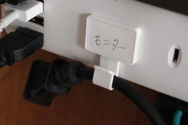 ダイソー コンセントキャップ（ケーブルタグ付、6個）