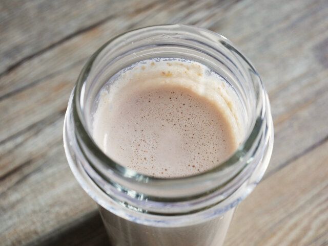 スイッチを入れ、滑らかになるまで撹拌したら、冷蔵庫に入れておく。