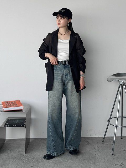 黒シアートップスコーデ3