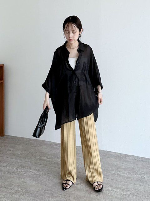 黒シアートップスコーデ4