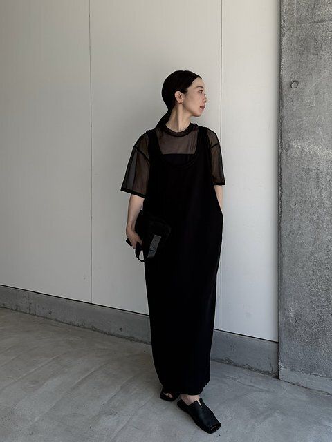 黒シアートップスコーデ2