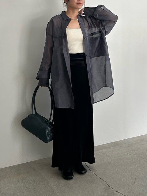 黒シアートップスコーデ5