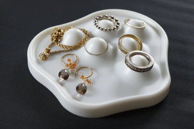 ダイソーのアクセサリー用ウェーブトレー2