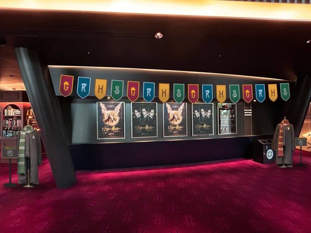 舞台『ハリー・ポッターと呪いの子』バック・トゥ・ホグワーツ 劇中衣裳を展示