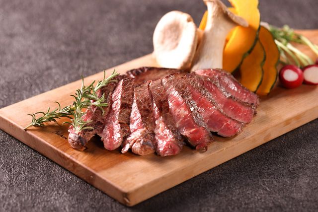 牛肉の鉄板焼き 栗とトリュフ入りステーキソース