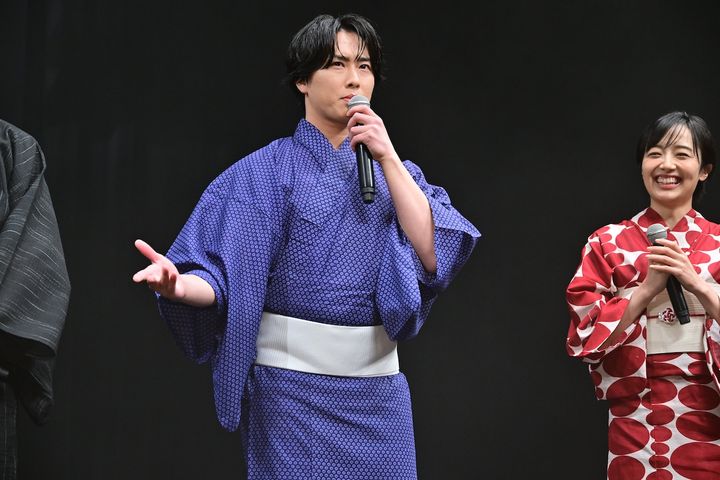 Snow Man宮舘涼太「夏休み明けの転校生気分で現場入り」 映画『火喰鳥を、喰う』完成披露