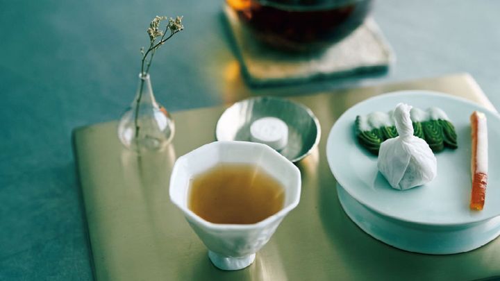 韓国の発酵茶ときる。韓国の発酵茶には韓国伝統菓子のエッセンスを加えたフランス菓子