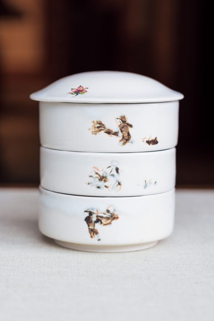 「白磁搔き落とし三重箱」φ11.5×H10㎝ 22,000円