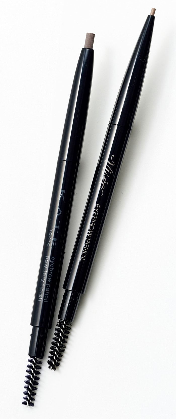 （右）1.5㎜の細芯で繊細なラインに。 ヴィセ リシェ アイブロウペンシルＳ GY001￥594（編集部調べ）／コーセー （左）こすれても落ちにくい。 ケイト アイブロウペンシル（パウダリーフィニッシュ） 04 ￥880（編集部調べ）／カネボウ化粧品