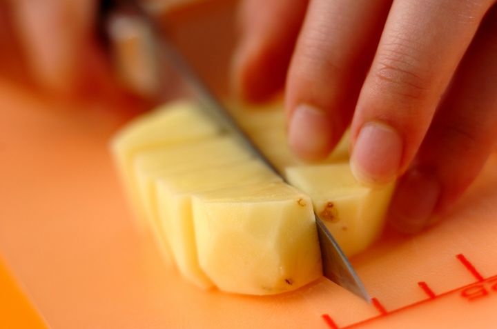 バジル粉ふき芋の下準備1