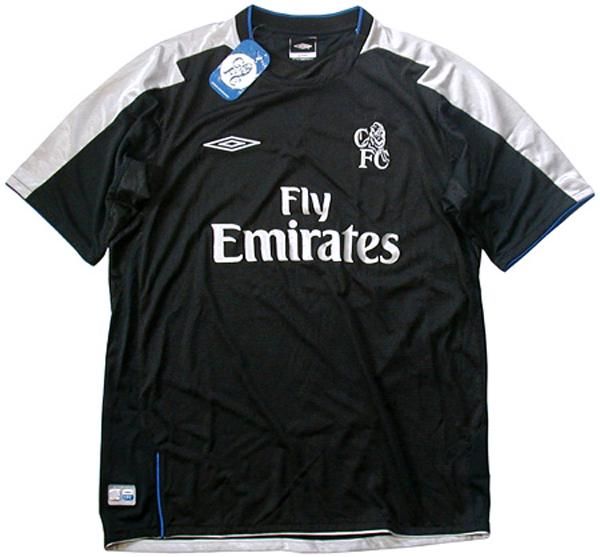 プレミアリーグ名門が「胸ロゴ無し」新ユニフォームを発表！懐かしのエンブレムが復活のレトロスタイル