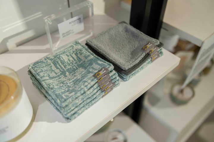 ベトナム家具メーカー「MAKE MY HOME」の端材を使ったコースター