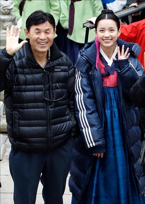 イ・ビョンフン監督とハン・ヒョジュ