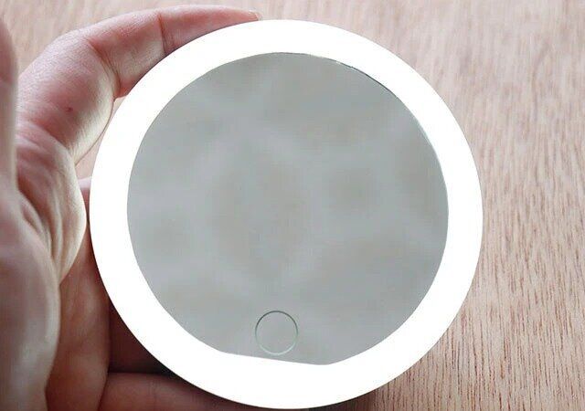 ダイソー LED ミラー ハンドタイプ