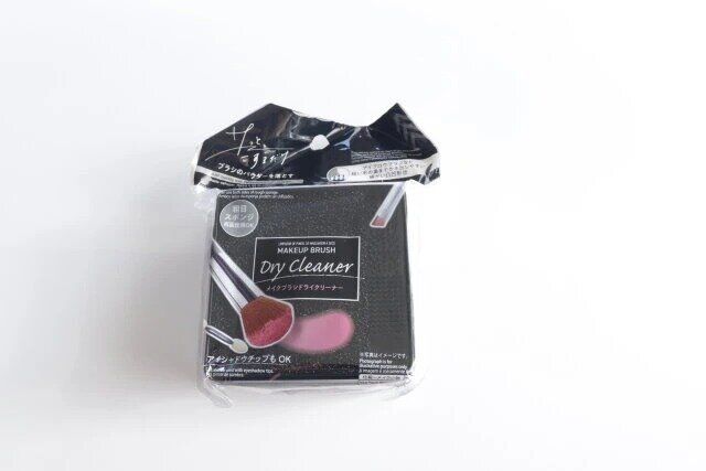 ダイソー メイクブラシドライクリーナー パッケージ