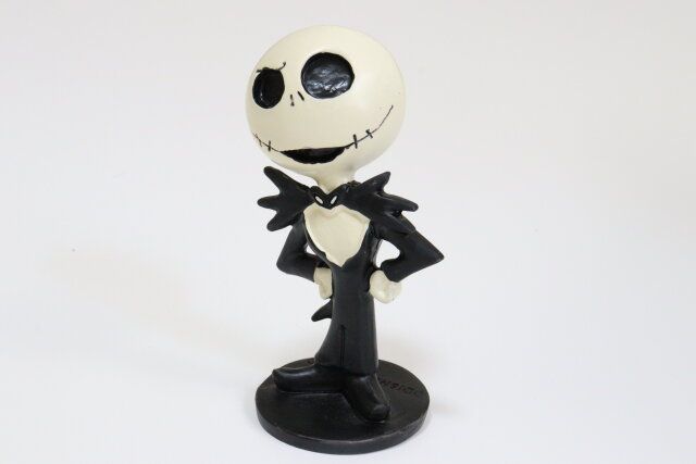 ダイソーのミニチュア置物のジャック・スケリントンの正面