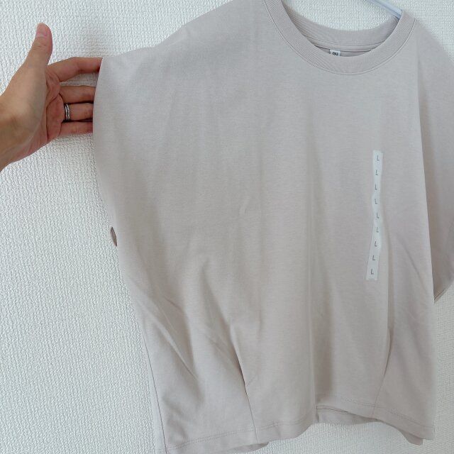 裾にタックが入っている