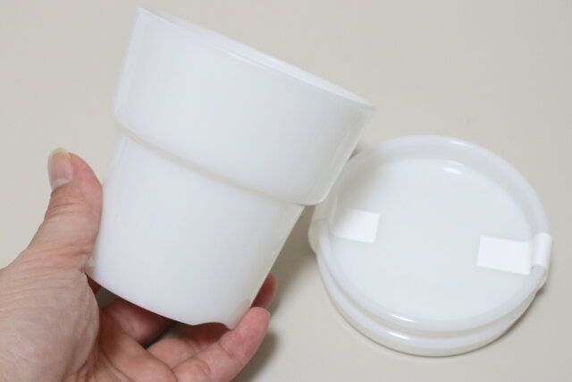 セリアの3号サイズのガラス風ポットとガラス風受皿