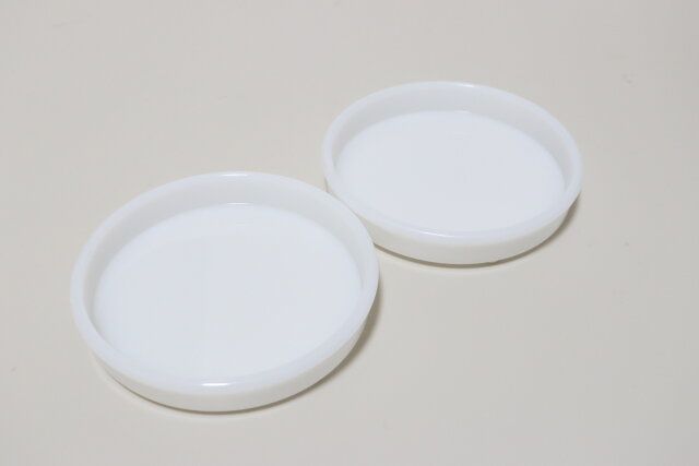 セリアのガラス風受皿