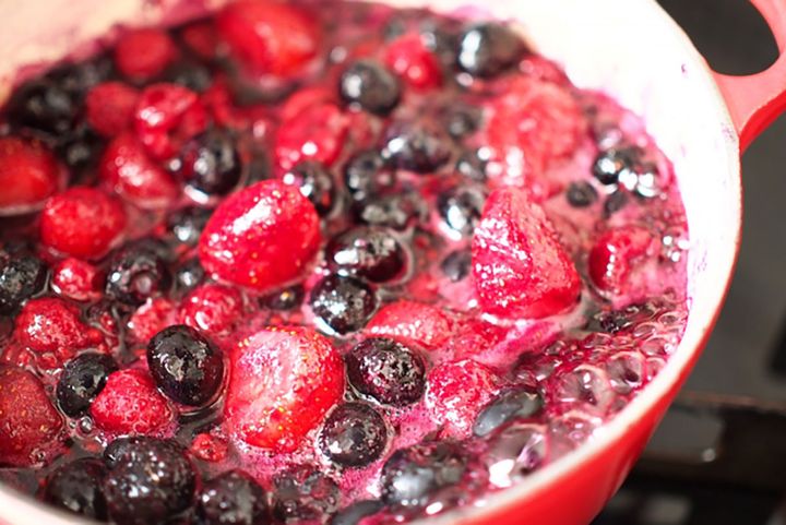 ▲ブルーベリー、ラズベリー、ストロベリーなどのミックスベリージャムも素敵。