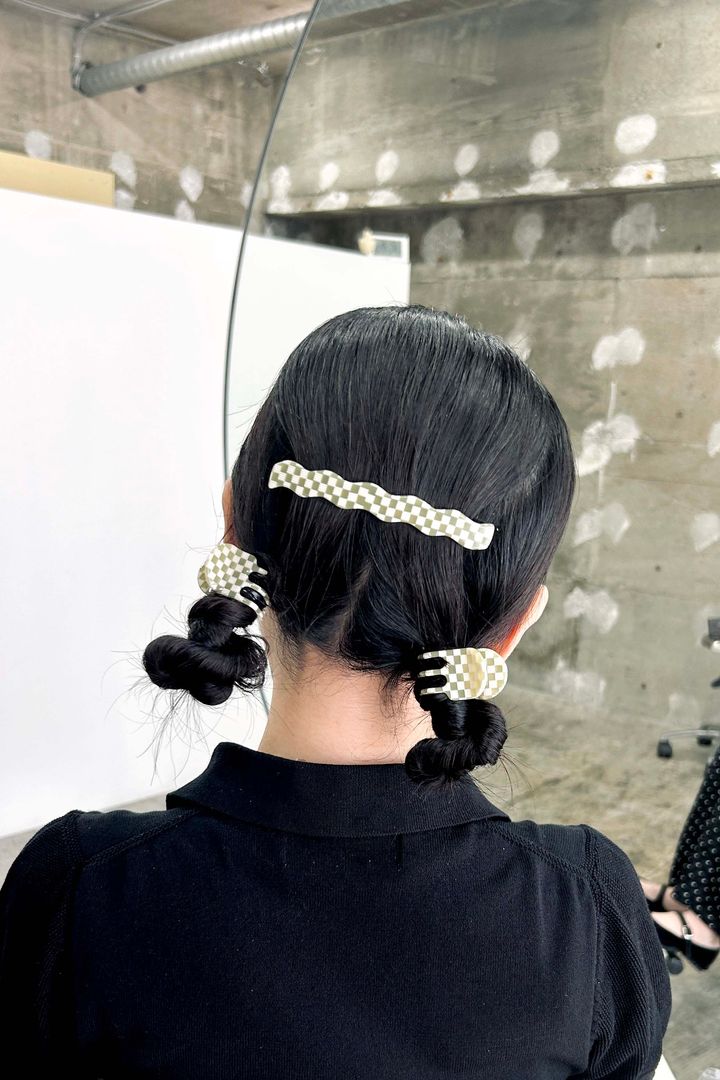 夏の簡単まとめ髪2025◎ 大人に似合うツインお団子ヘアアレンジ【ささやかですてきなもの 大谷有紀 vol.251】