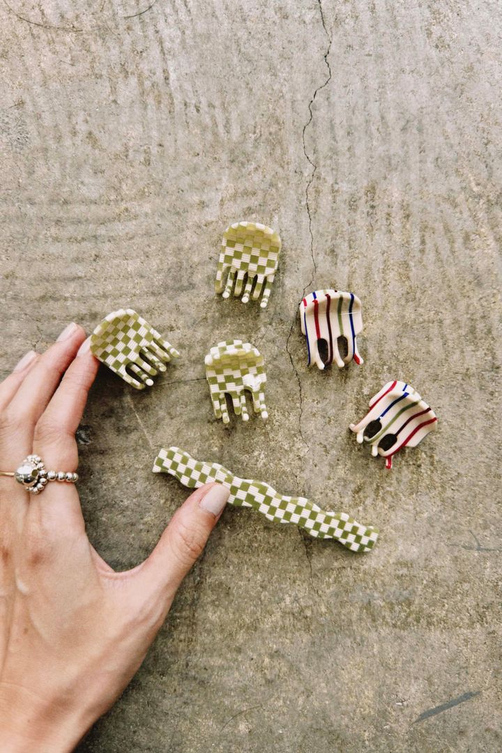 夏の簡単まとめ髪2025◎ 大人に似合うツインお団子ヘアアレンジ【ささやかですてきなもの 大谷有紀 vol.251】