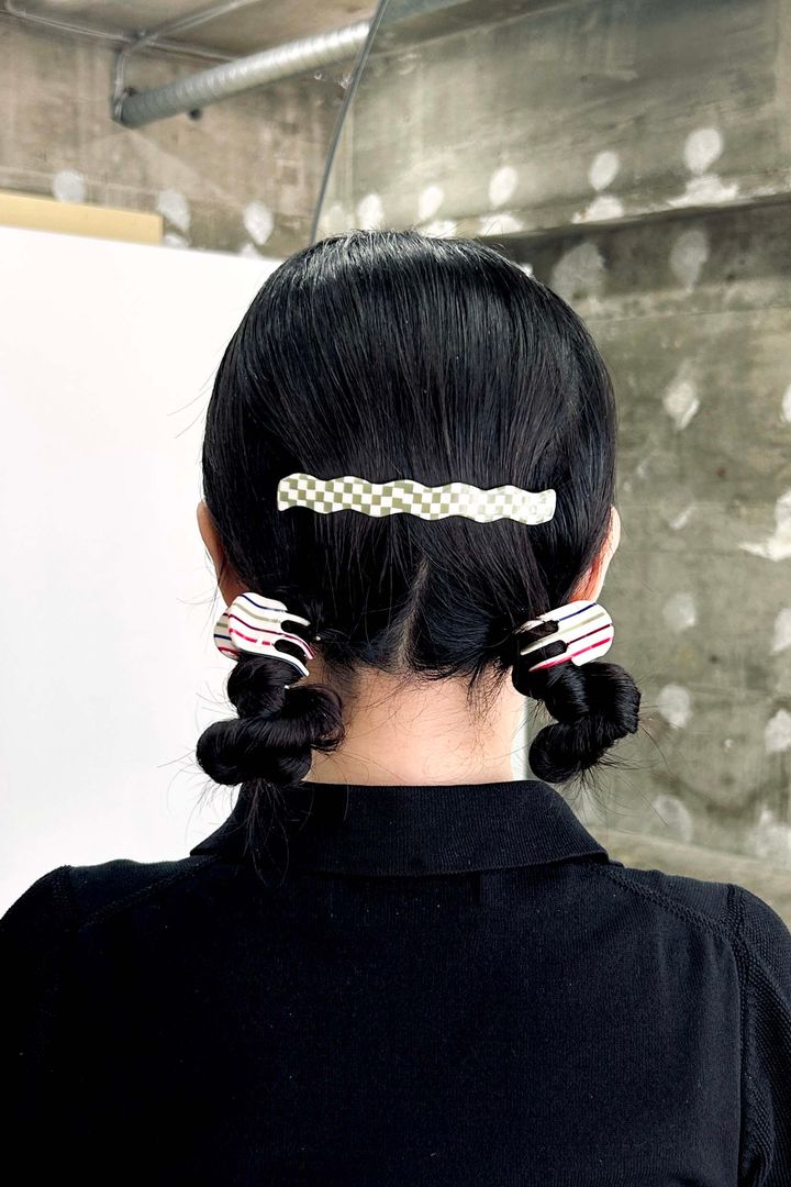 夏の簡単まとめ髪2025◎ 大人に似合うツインお団子ヘアアレンジ【ささやかですてきなもの 大谷有紀 vol.251】