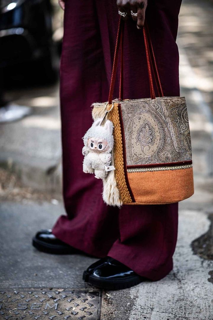 画像: 話題のラブブを相棒に