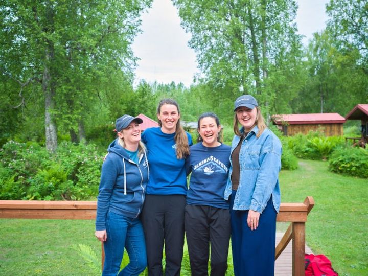 アラスカシーフードマーケティング協会の現地スタッフの皆さん