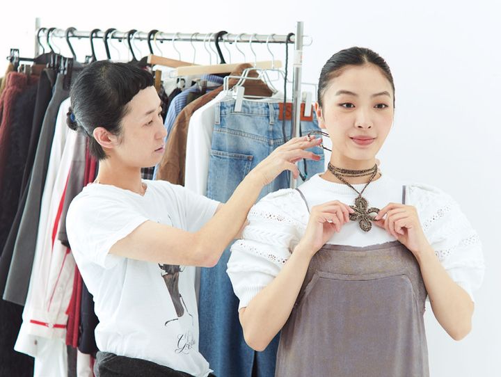 「アクセサリーは金属以外でもかわいいものがたくさんあります。寒くなるとネックウォーマーなどの小物も充実してくるので、金属アレルギーでもいろんなおしゃれが楽しめます」（伊藤さん）