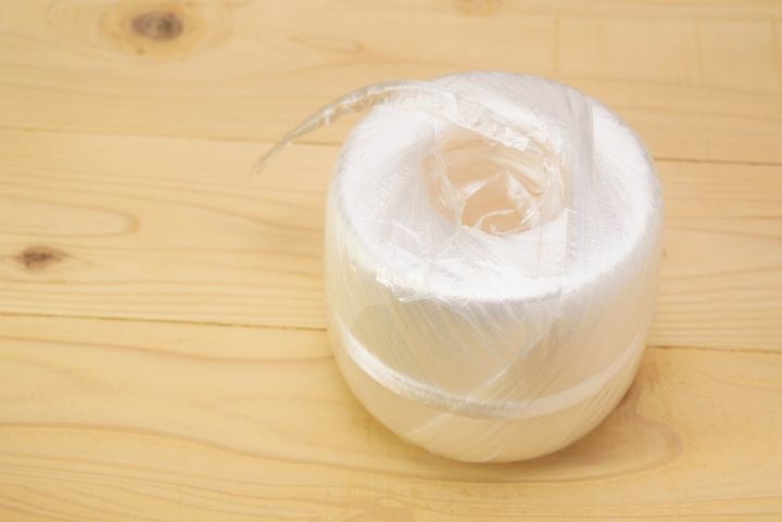 はさみを使わずにビニールひもを切る方法とは？