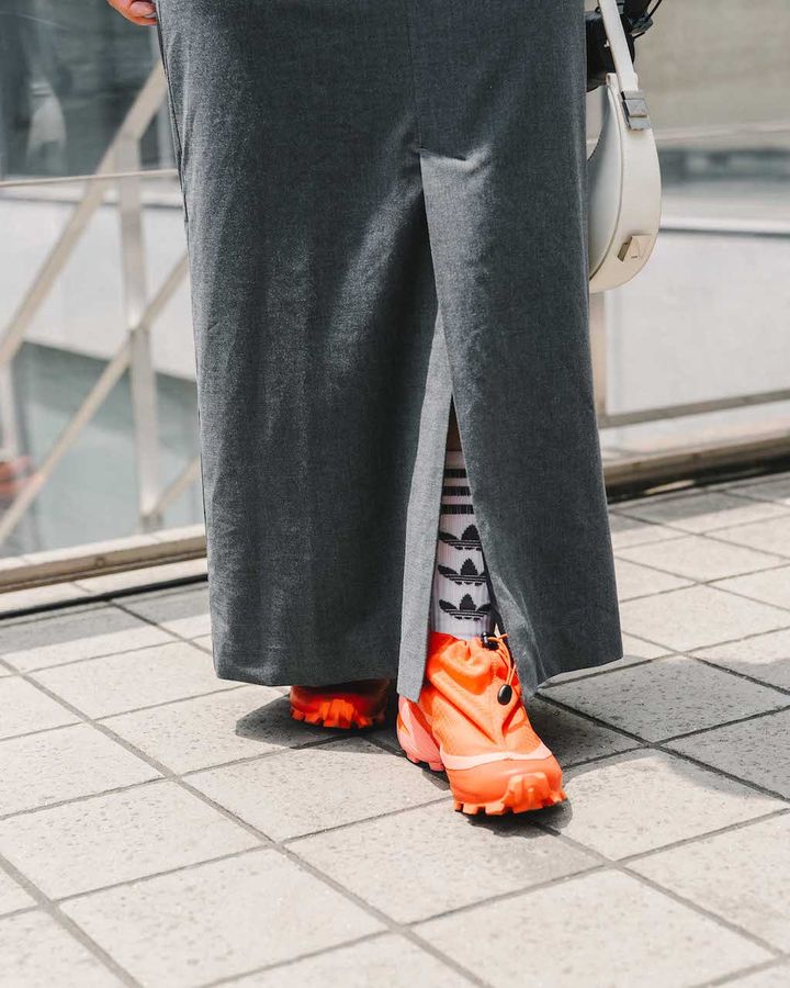 真夏の“ロングスカート”のお手本コーデ5選。オシャレな足元テクにも注目！【TOKYO SNAP】