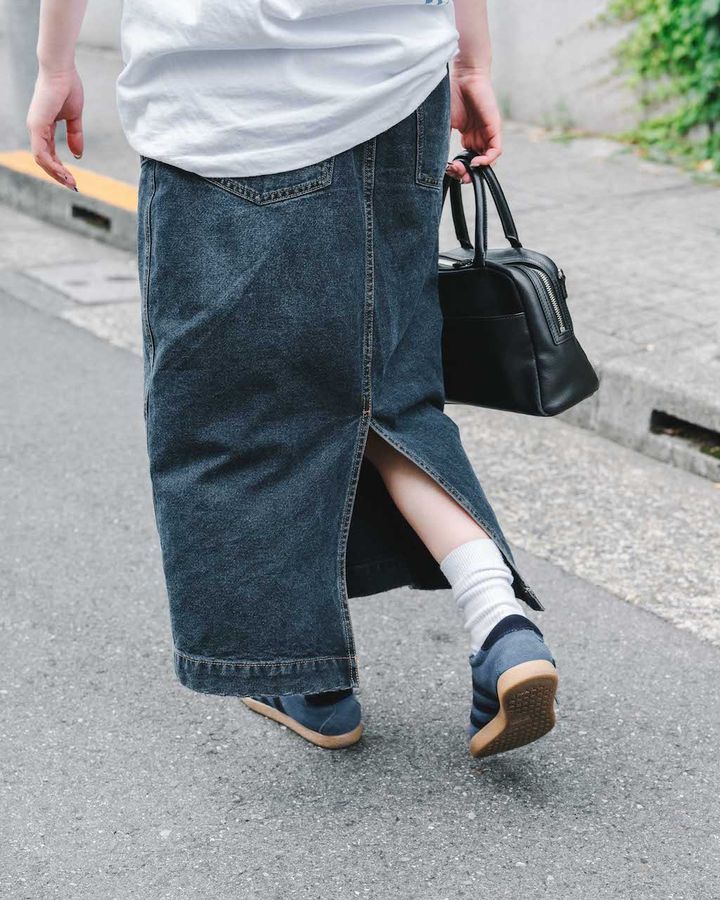 真夏の“ロングスカート”のお手本コーデ5選。オシャレな足元テクにも注目！【TOKYO SNAP】