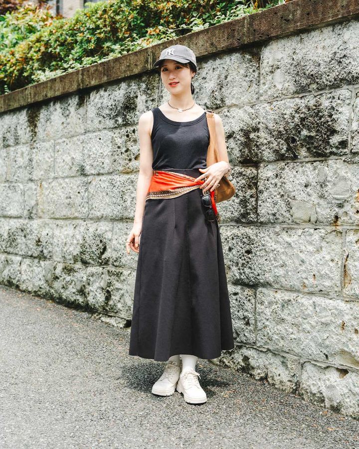 真夏の“ロングスカート”のお手本コーデ5選。オシャレな足元テクにも注目！【TOKYO SNAP】