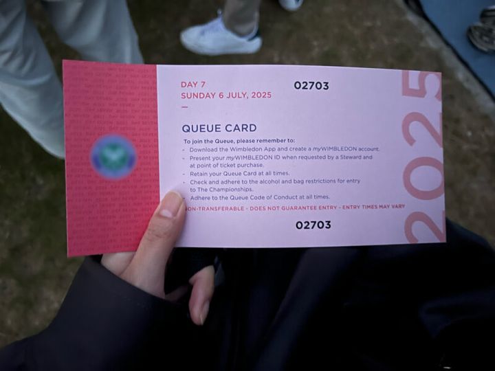 ウィンブルドンの会場外【たかまるゆうかの英国スケッチ】