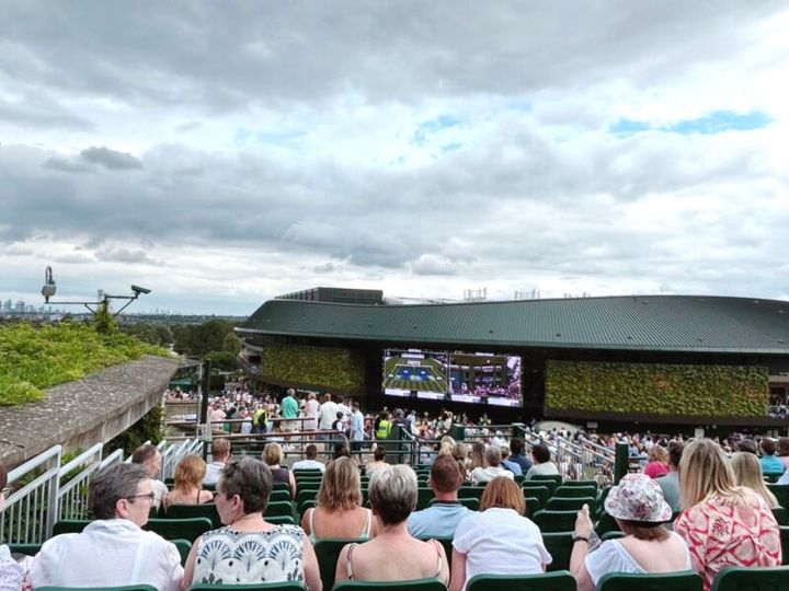 ウィンブルドンの会場【たかまるゆうかの英国スケッチ】