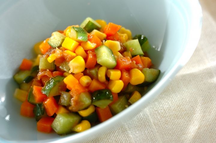 キューブ野菜の梅オイル和え