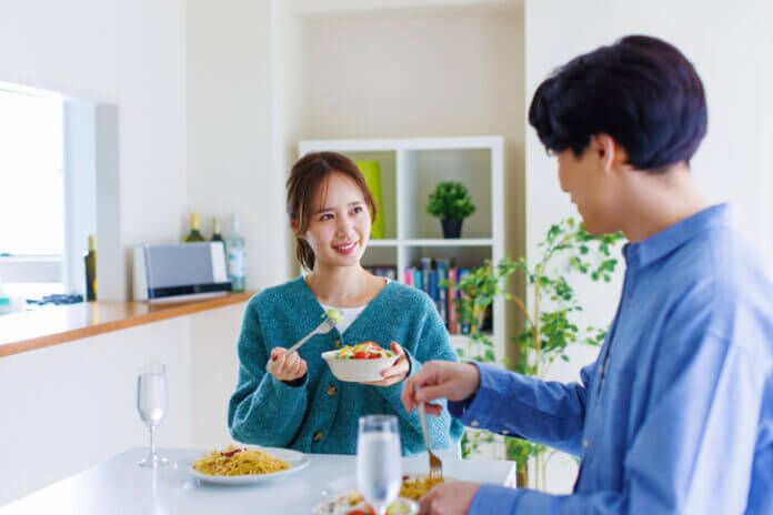 おうちデートしたい男性の心理とは？彼女にしてほしいことも紹介