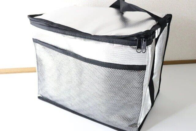 ダイソーの折りたためるアルミソフトクーラーバッグ