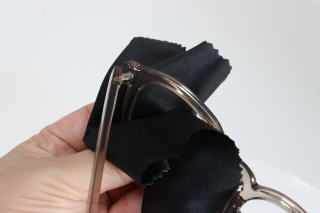 ダイソーのコスパ抜群なメガネ拭き付メガネケース