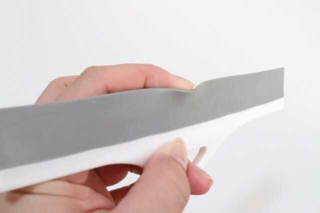 ダイソー 磁石で引っ付くお風呂のスクレーパー やわらかい