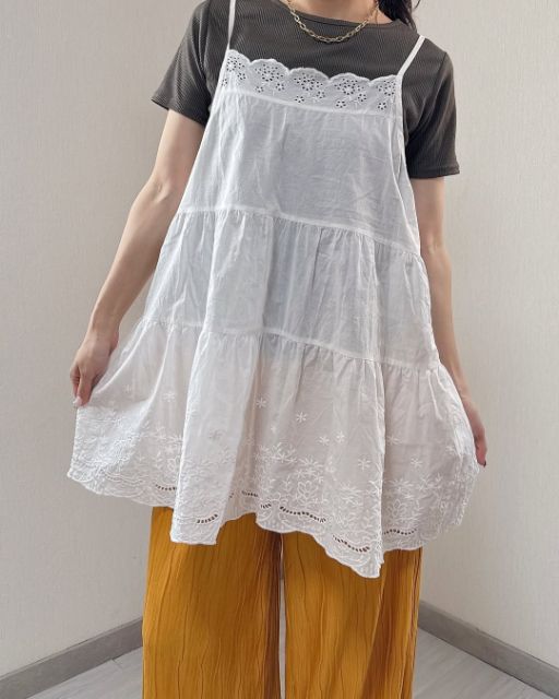 ティアードシシュウキャミを着たコーデ